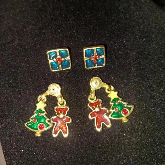 Christmas Present Earrings with Bear and Tree Charms Gold Tone - Picture 3 of 5